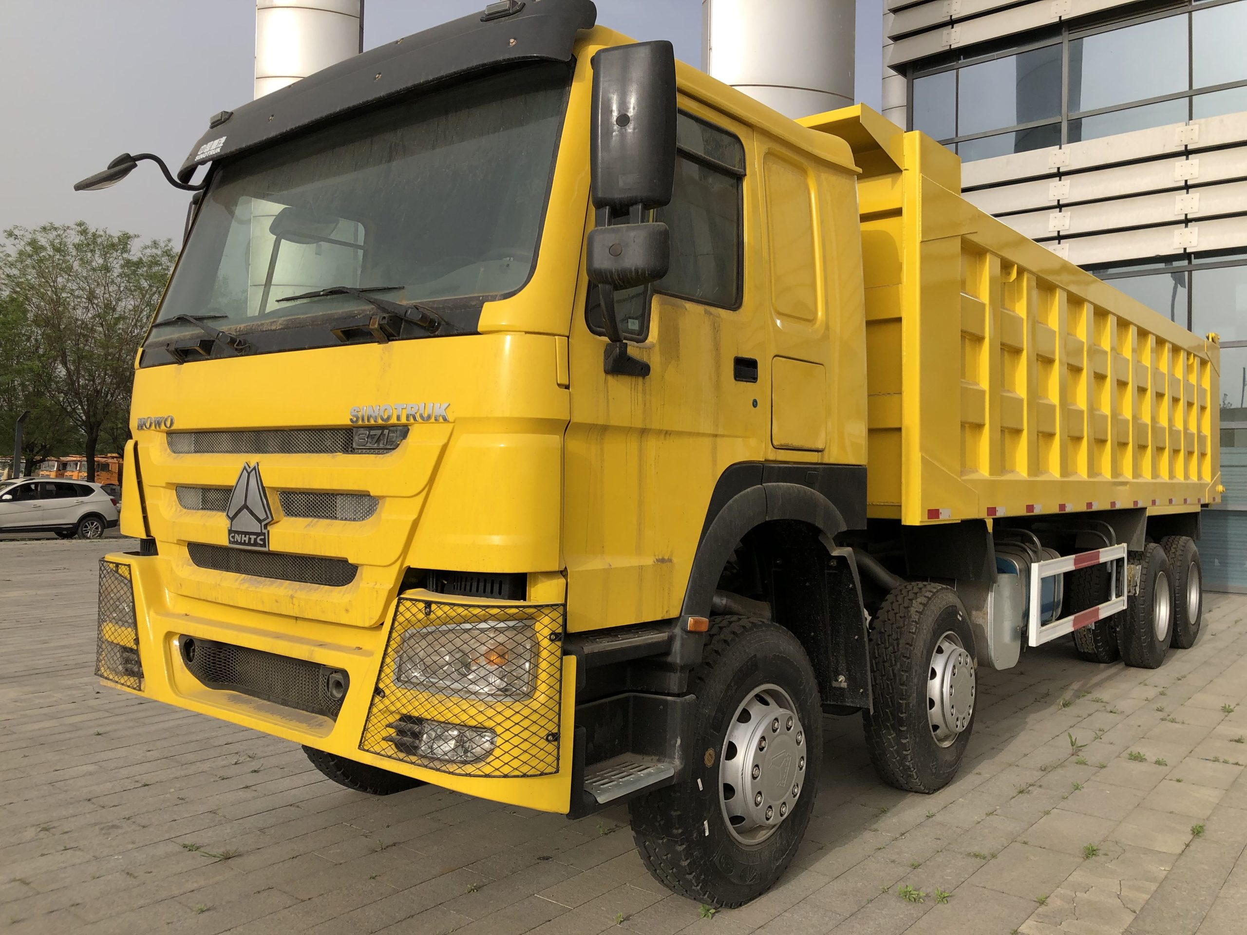 Used dump truck