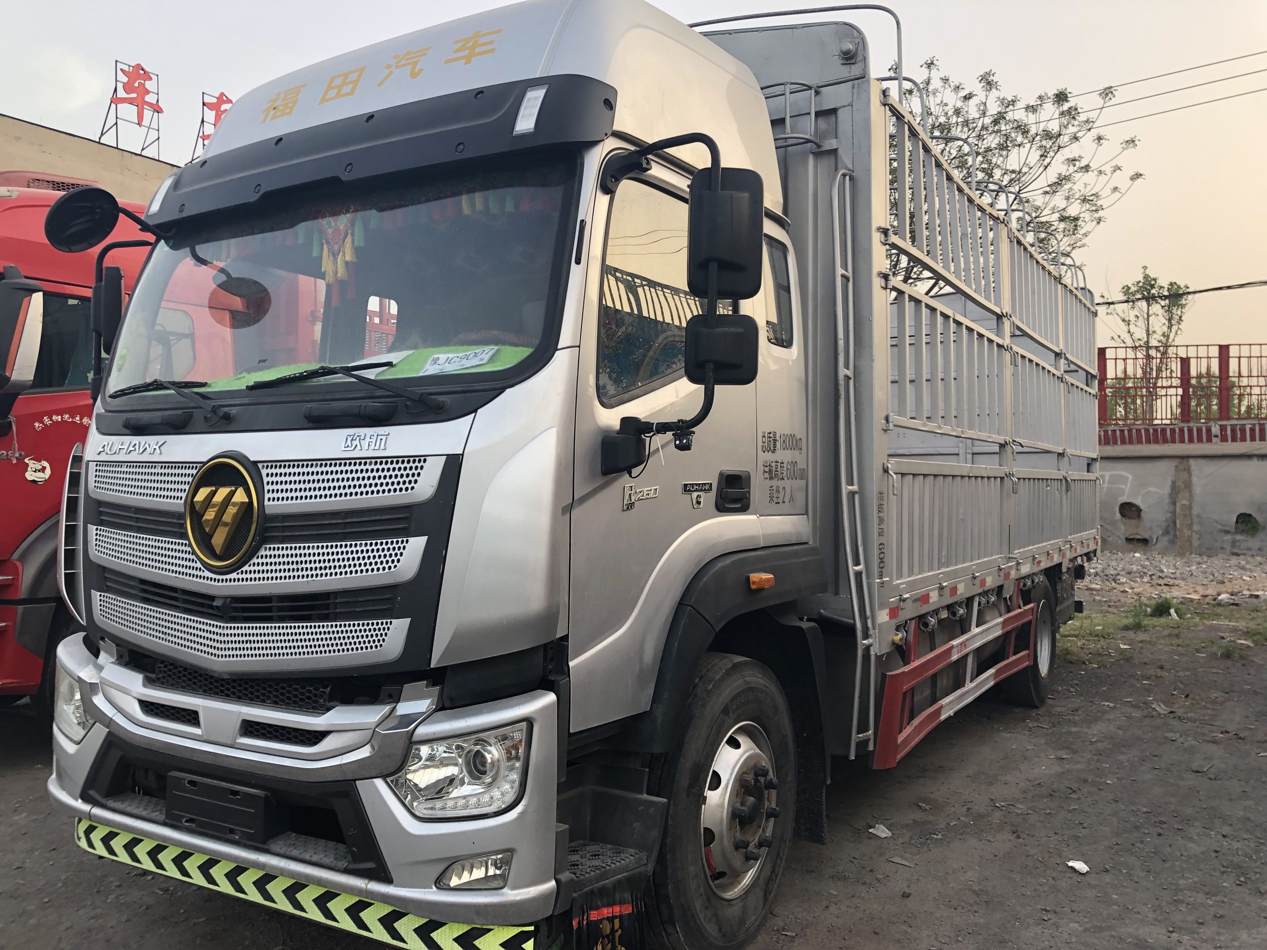 Used Auman 9.6m high sided truck