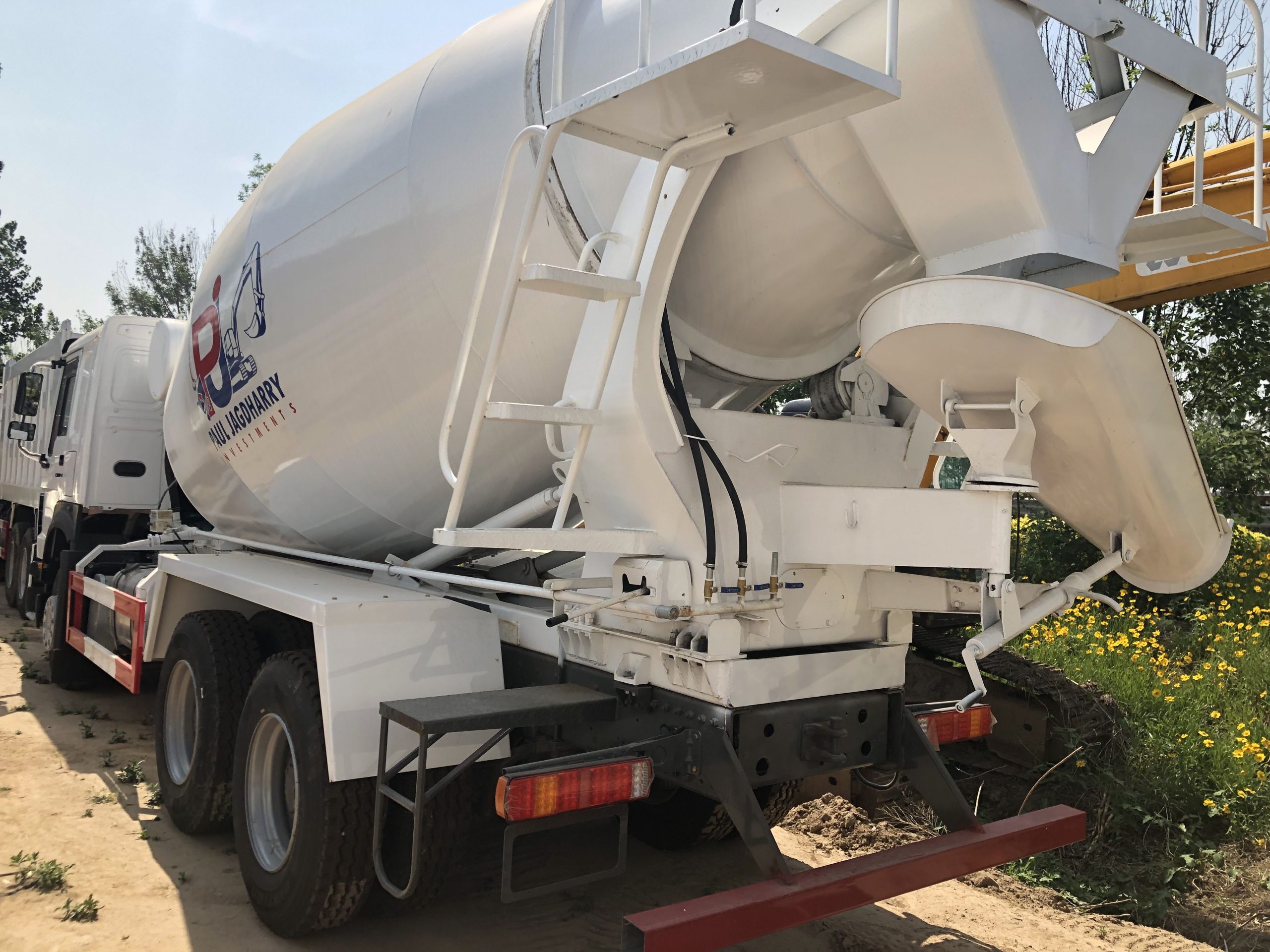 Used concrete mixer truck