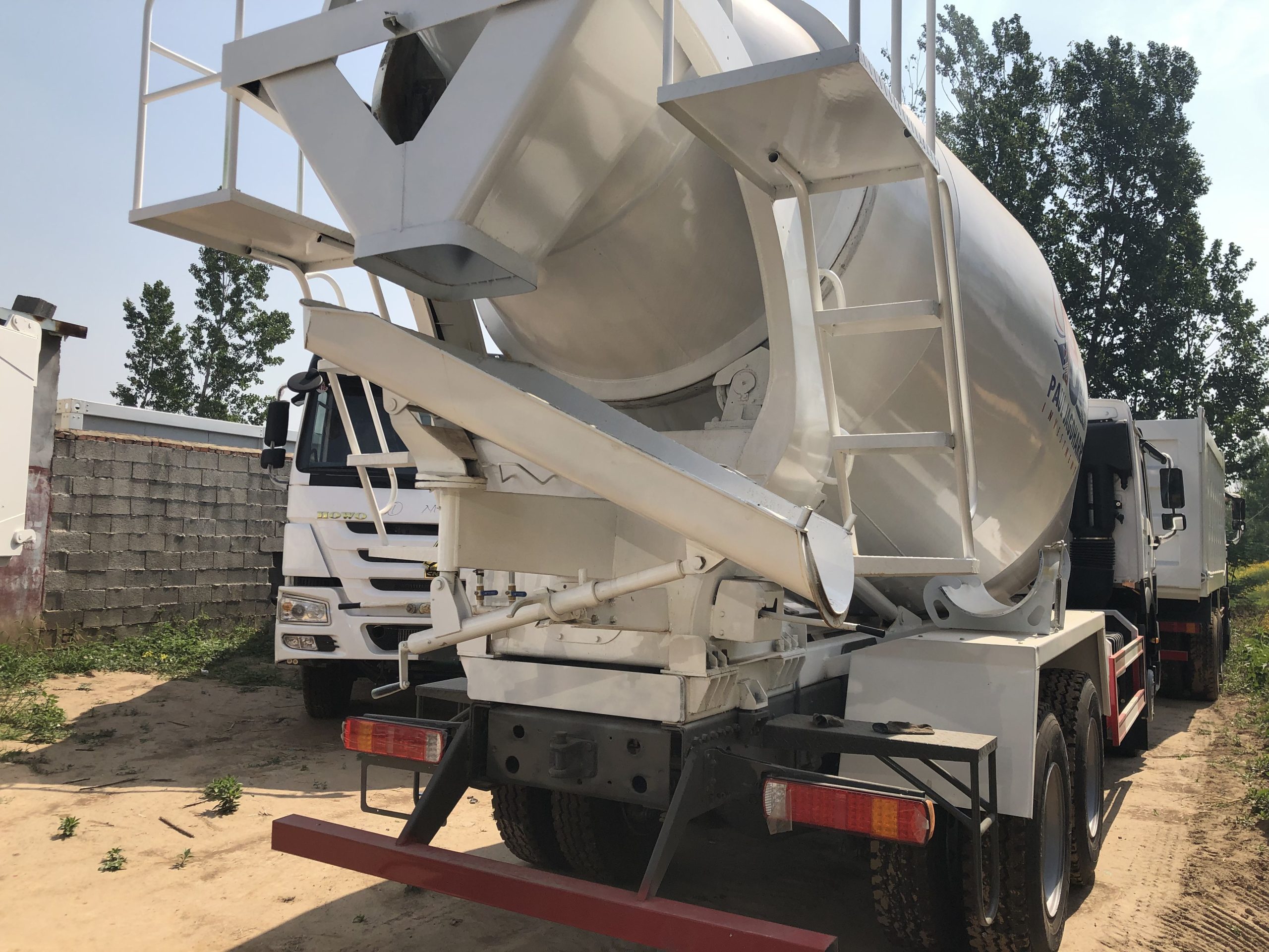 Used concrete mixer truck