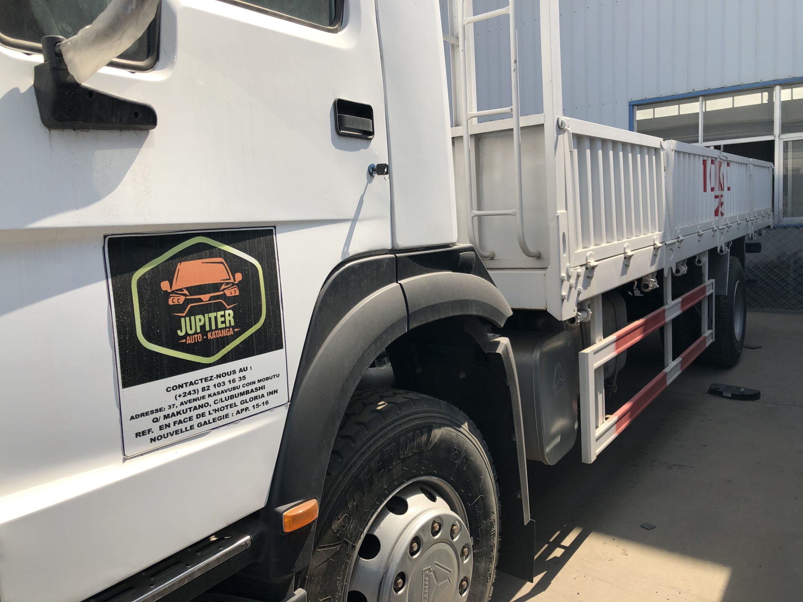 Camion à plat utilisé