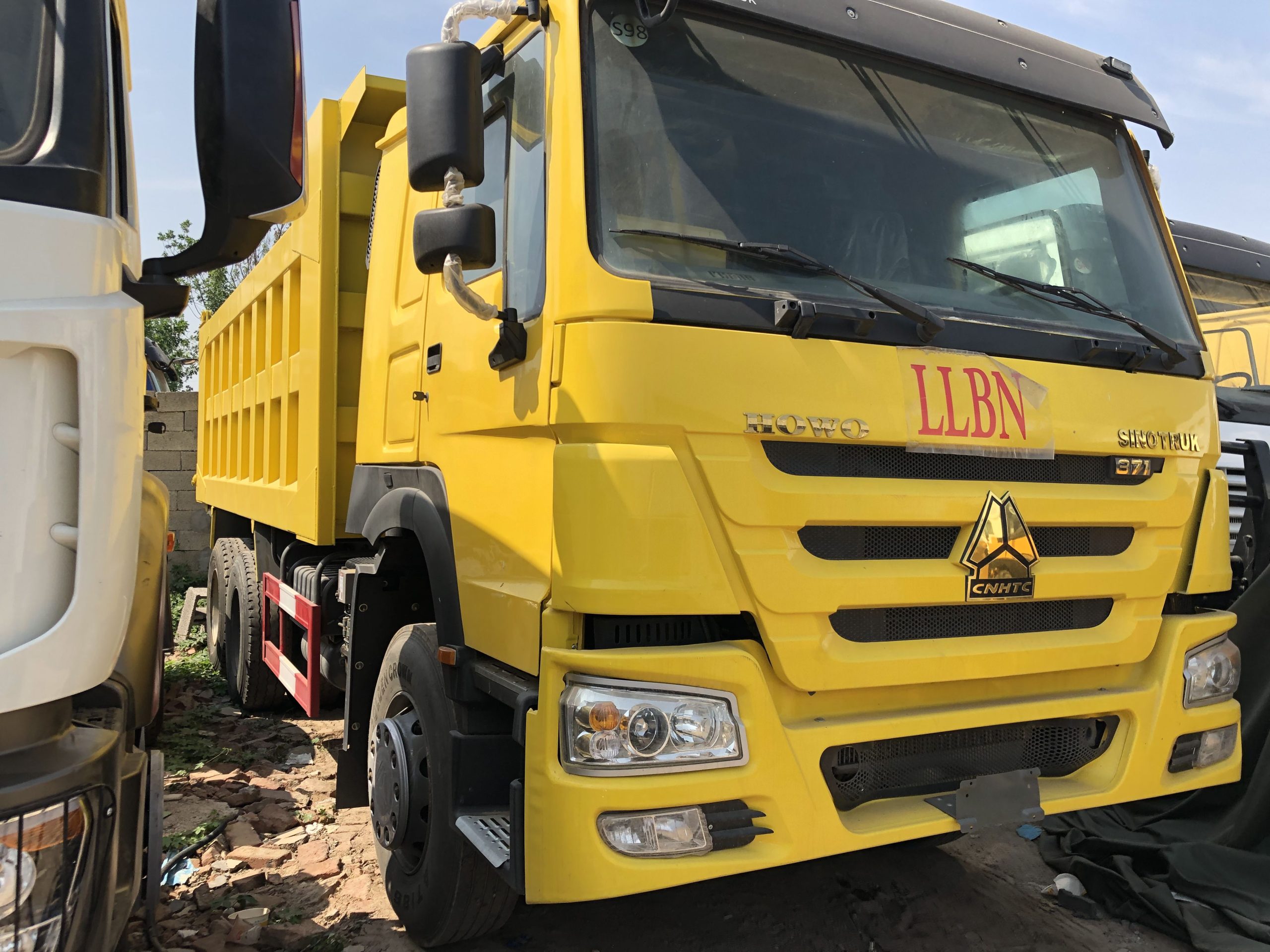 Used dump truck