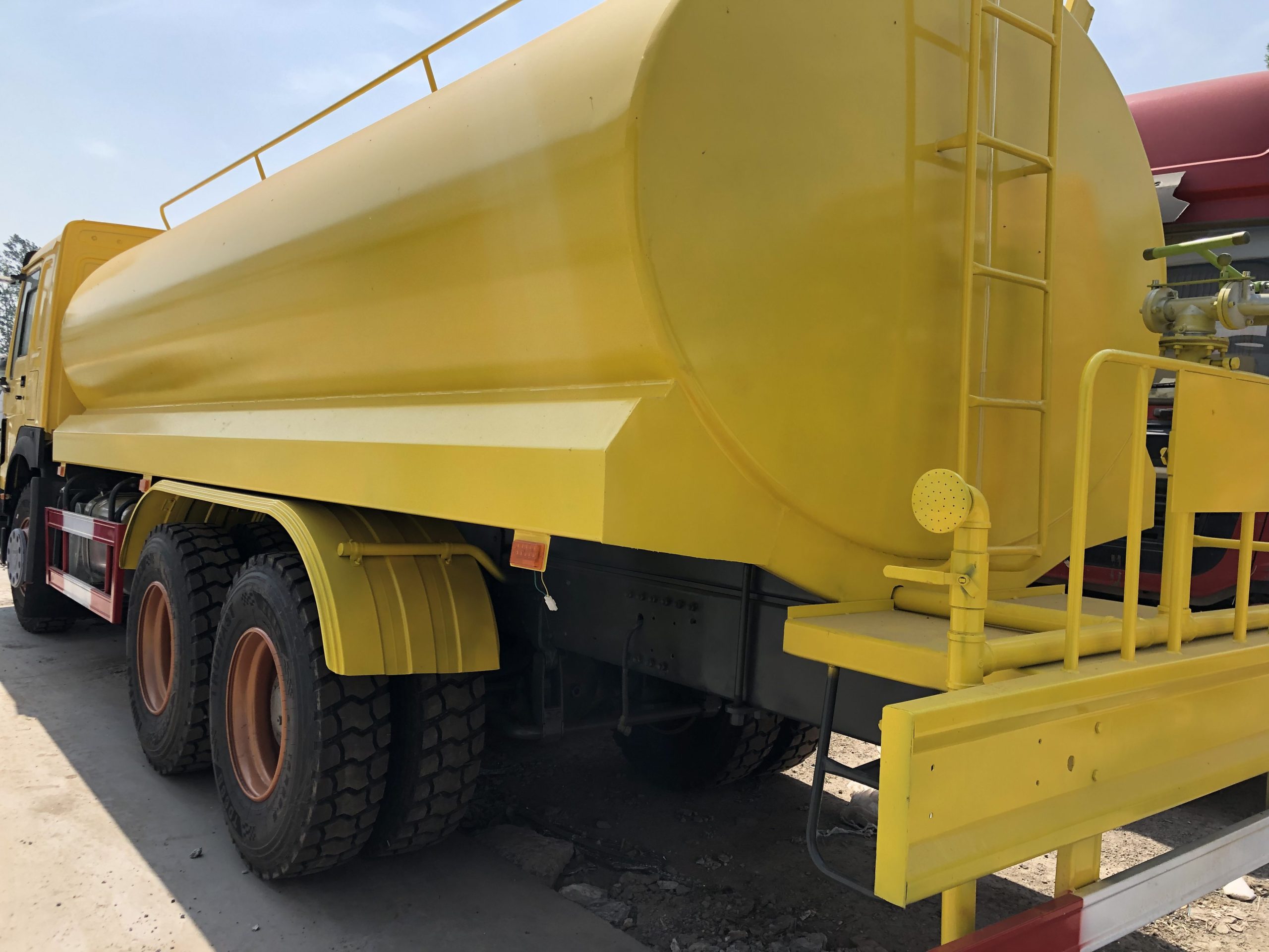Used sprinkler truck