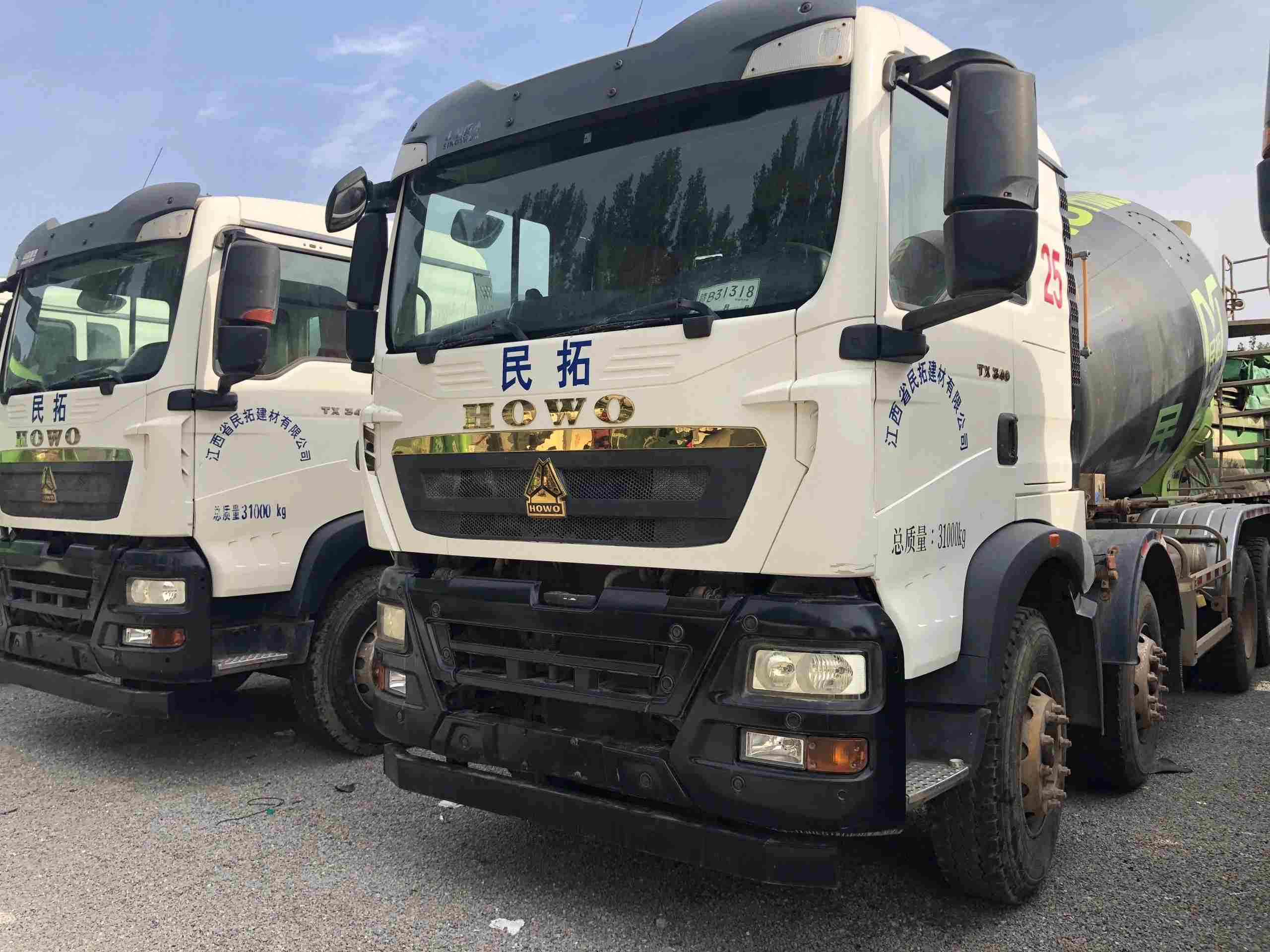white concrete mixer truck